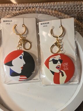Fashion Illustration Round Mirror Keychain - Red & Black